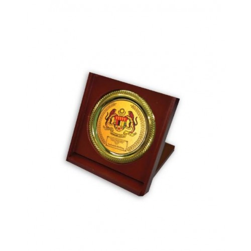 13 WOODEN STAND (C/W BOX)