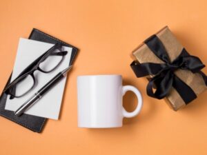 Difference Between a Supplier, Retailer, and Manufacturer 